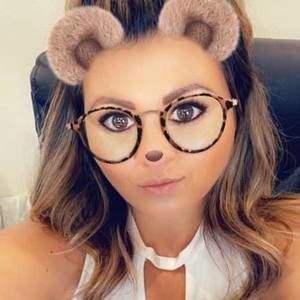 Meet your Posher, Esmeralda